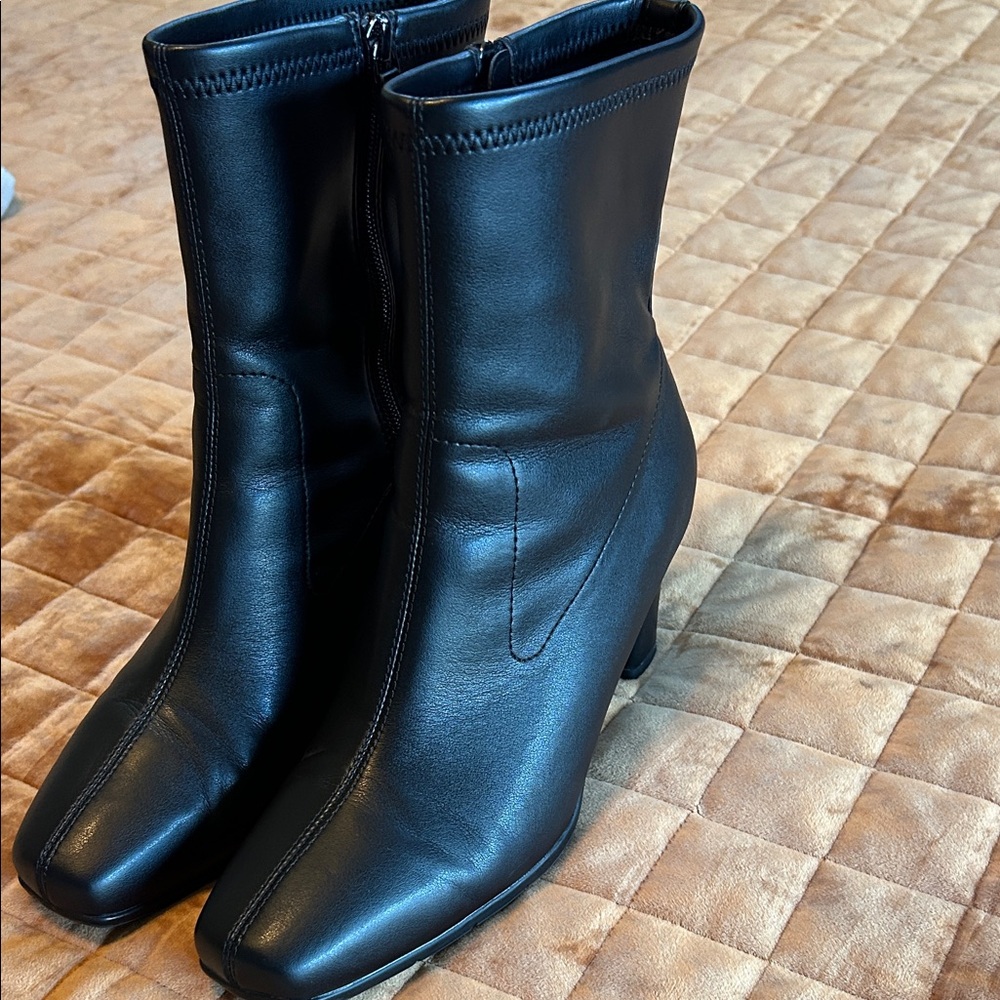 AEROSOLES Black Ankle Booties